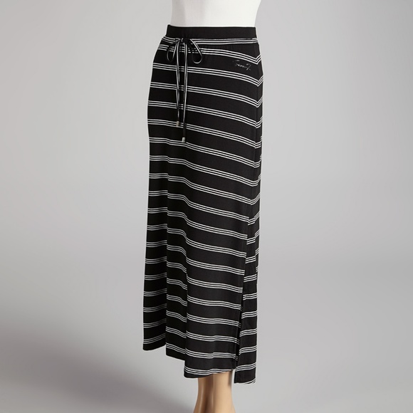 Seven7 Horizontal black skirt with white strips, M - Picture 1 of 5